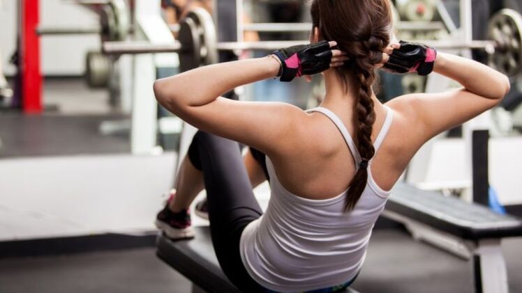 exercising in the gym to lose weight